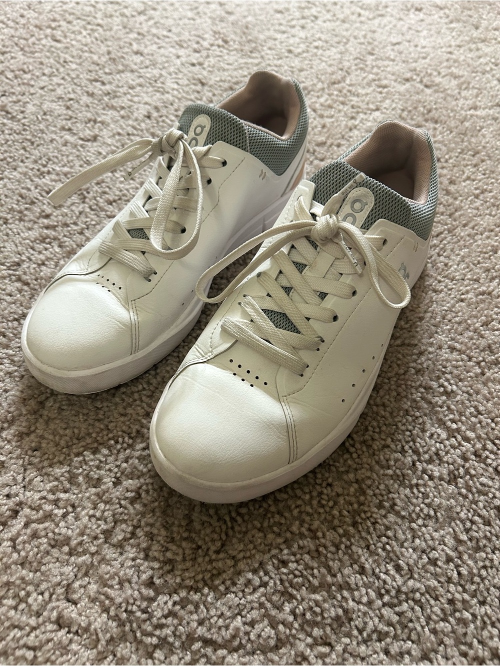 On The Rodger Advantage White Sneakers Women’s Size 8.5